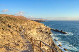 Sentier côtier à Ajuy, sur l'île de Fuerteventura sur Michael Valjak
