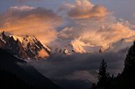 Mont-Blanc in de wolken van Thomas Bekker thumbnail