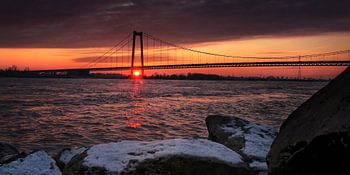 Pont sur le Rhin d'Emmerich au coucher du soleil