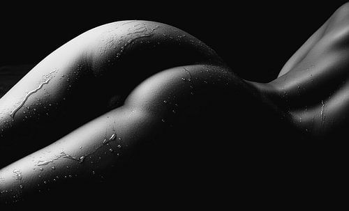 Spiegeling van Vloeibaar Licht - naakte lichaam van een vrouw