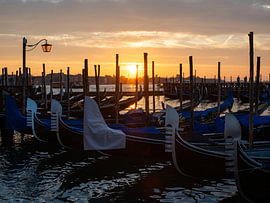 Sonnenaufgang in Venedig. von Bart Ceuppens