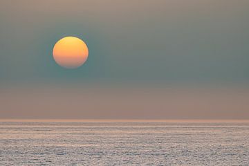 Sunset over the sea by VIDEOMUNDUM