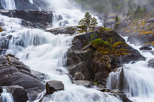 Langfoss-Wasserfall, Vestland, Norwegen