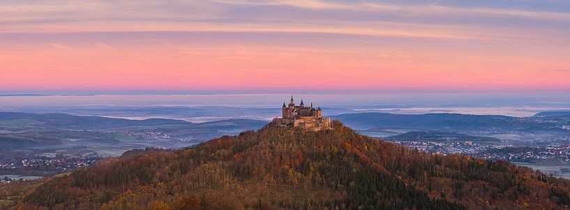 Panorama und Sonnenaufgang im Herbst auf der Burg Hohenzollern von Henk Meijer Photography