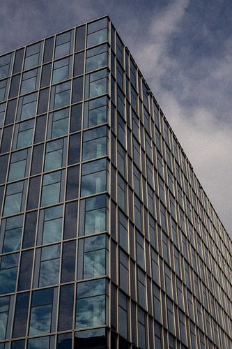 Ein scharfes gläsernes Gebäude | Amsterdam | Reisefotografie Niederlande