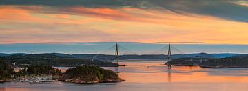 Panorama en zonsondergang bij Uddevalla brug, Zweden