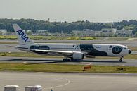 ANA Boeing 767 met een special livery. van Jaap van den Berg thumbnail