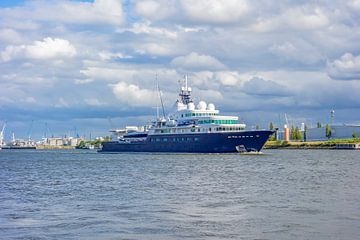 Schiff in Hamburg von Achim Prill