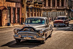 Oldtimer HDR in de straten van Oud Havana Cuba van Dieter Walther