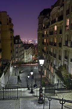Atmospheric evening in Paris on Montmartre / Charming evening in Montmartre, Paris