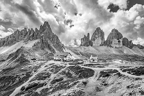 Les trois condamnations dans les Dolomites en Italie en noir et blanc