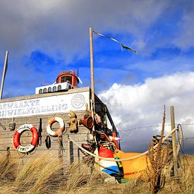 Red, white and blue still life of beach jute items in the dunes by Ans Houben