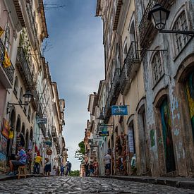 Pelourinho straat in de stad Salvador, Bahia, Brasil van Castro Sanderson