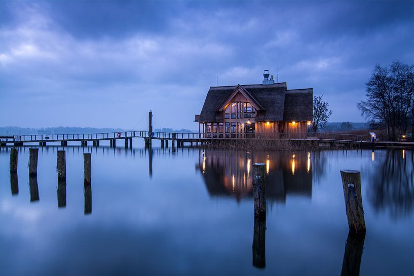 Maison au bord du lac par Sebastian Holtz