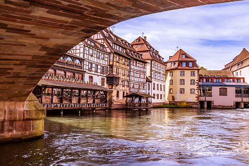 FRANCE : STRASBOURG LE PONT SAINT MARTIN AVEC RESTAURANT