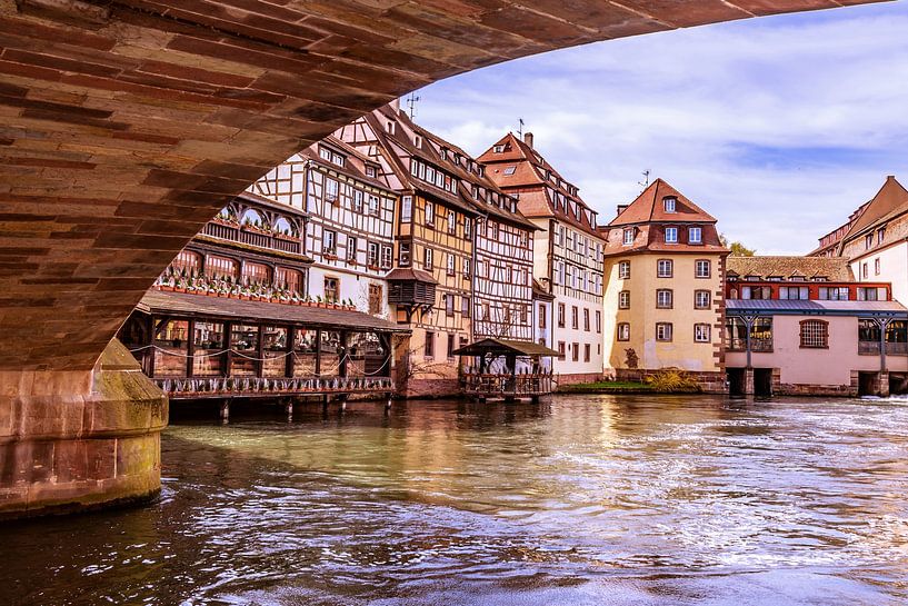 frankrijk : strasbourg le pont saint martin met restaurant van Photoart-Naegele