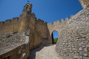 Murs autour d'une église cruciforme à Tomar, Portugal