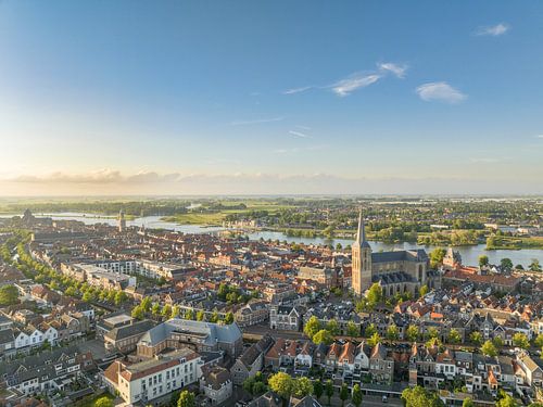 Luchtfoto van de zonsondergang in de lente in Kampen