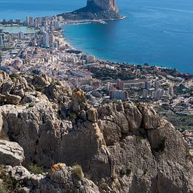 Peñón de Ifach und die Weite des Meeres von Adriana Mueller