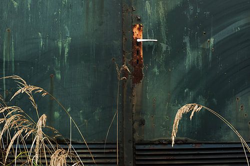 Porte ancienne d'usine