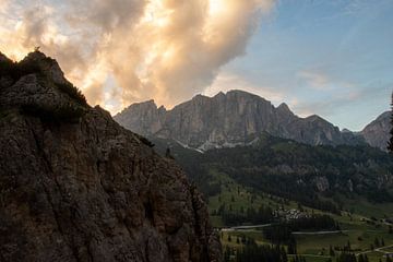 Gloed boven de Alpenvallei van Sebastian Stef