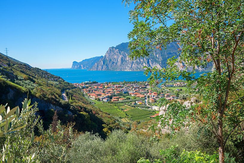 view from lookout point to lake Gardasee and tourist resort To by SusaZoom