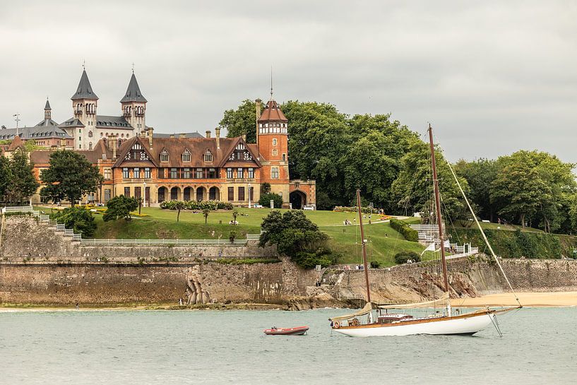 Miramar Palace in San Sebastian an der Bucht von La Concha von Eric van Nieuwland