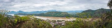 Panorama van de Mekong rivier, Laos van Rietje Bulthuis