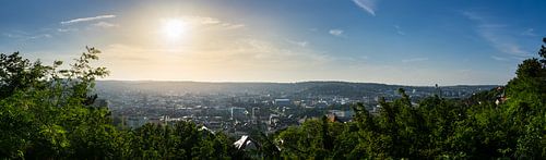 Duitsland, Stuttgart XXL panorama van de skyline van de stad van boven