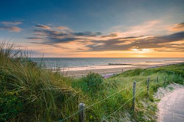 Sonnenuntergang an der Nordseeküste Zeelands von Fotografiecor .nl