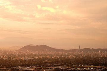 Uitzicht over Santiago de Chile van Sjoerd van der Hucht