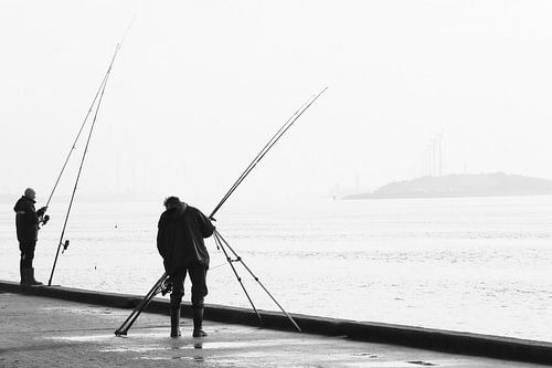 Sportfischer schwarz und weiß