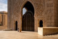 Two women go to pray at the Hassan II mosque in Casablanca by Rene Siebring thumbnail