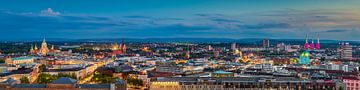 Skyline panorama van Hannover bij nacht van Michael Abid