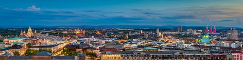 Skyline Panorama von Hannover bei Nacht von Michael Abid
