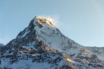 Le sommet d'une montagne le matin sur Mickéle Godderis