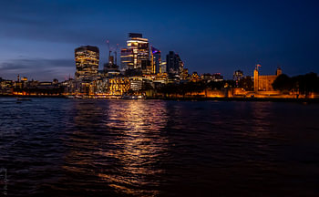 De skyline van London, genomen vanaf the Thames