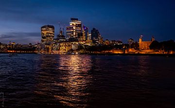 De skyline van London, genomen vanaf the Thames van Bas Greevink
