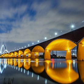Nijmegen by night. The crossing by Frank Slaghuis