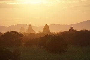 Sonnenuntergang Bagan von Johannes Grandmontagne