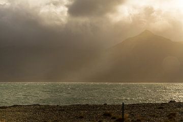 Zonsondergang in de bergen van IJsland van Karijn | Fine art Natuur en Reis Fotografie