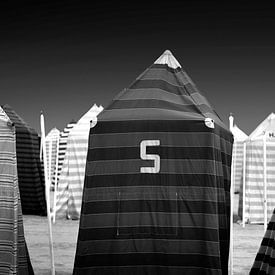 Strandtenten (zwart-wit) van Rob Blok
