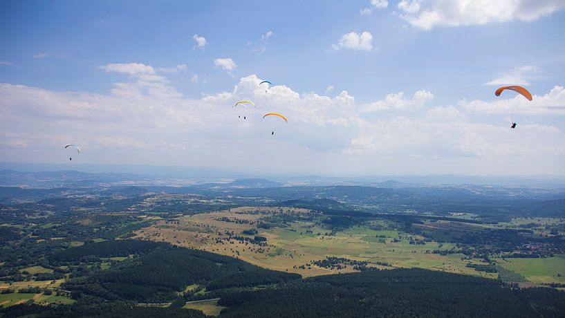 paragliding by Vione van Leeuwen
