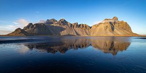 Vestrahorn spiegelbeeld van Albert Mendelewski