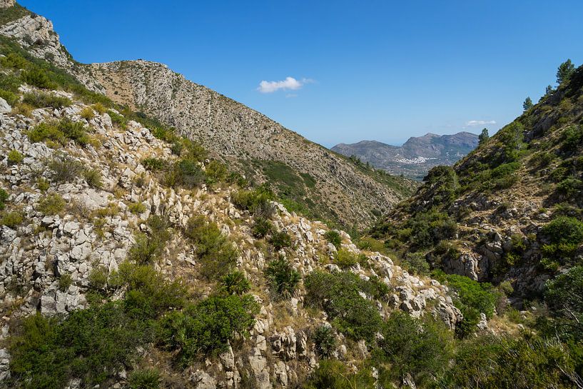 Randonnée entre les falaises calcaires par Adriana Mueller