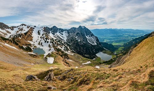 Uitzicht op de bovenste en onderste Gaisalpsee en de Rubihorn