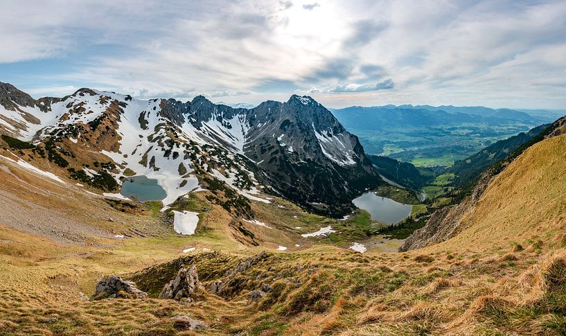 View to the upper and lower Gaisalpsee and the Rubihorn by Leo Schindzielorz