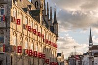 Volets rouges et blancs de la mairie Gouda