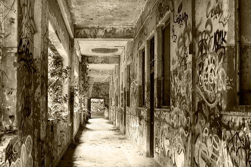 Urban - Urbex  Gang vervallen militaire kazerne ooit een klooster