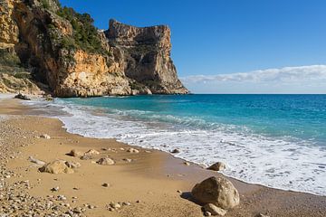 Mediterranes Sonnenlicht am Traumstrand